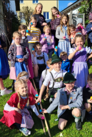 Trachtenjugend Pleiskirchen_das 'Oarscheibn' machte den Teilnehmern bei schönstem Frühlingswetter viel Freude