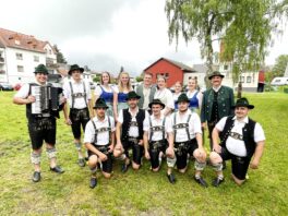 1Atzinger mit Brautpaar