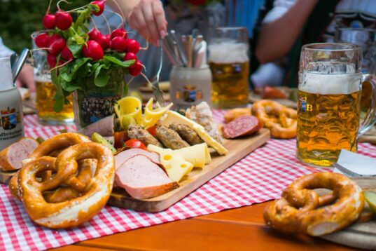 2019_Biergarten_Feldwies_LudwigSeidl-brotzeit (3)