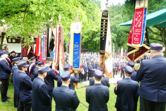 1Fahnen-Gottesdienst