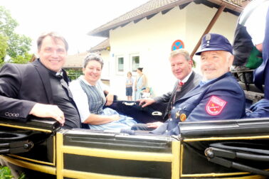 1Festkutsche-Pfr.LRin-Bgm.-FFW