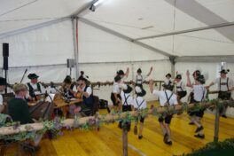 Klausbachmusi und Plattler der Kindergruppe