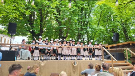 k-Chieminger Trachtenkinder