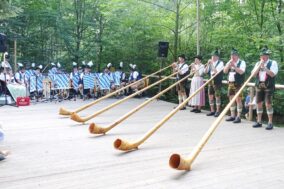 1Alphornbläser Bernau