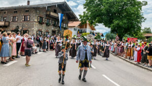 Festzug des 104. Gaufests des Bayerischen Inngautrachtenverbandes in Altenbeuern
