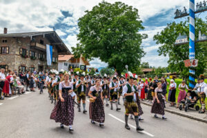 Festzug des 104. Gaufests des Bayerischen Inngautrachtenverbandes in Altenbeuern