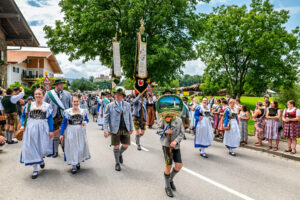 Festzug des 104. Gaufests des Bayerischen Inngautrachtenverbandes in Altenbeuern