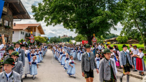 Festzug des 104. Gaufests des Bayerischen Inngautrachtenverbandes in Altenbeuern