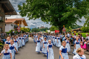 Festzug des 104. Gaufests des Bayerischen Inngautrachtenverbandes in Altenbeuern