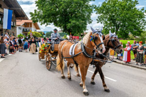 Festzug des 104. Gaufests des Bayerischen Inngautrachtenverbandes in Altenbeuern