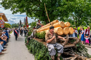 Festzug des 104. Gaufests des Bayerischen Inngautrachtenverbandes in Altenbeuern