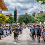 Festzug des 104. Gaufests des Bayerischen Inngautrachtenverbandes in Altenbeuern