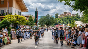 Festzug des 104. Gaufests des Bayerischen Inngautrachtenverbandes in Altenbeuern