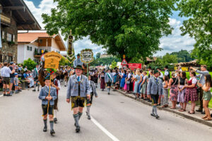 Festzug des 104. Gaufests des Bayerischen Inngautrachtenverbandes in Altenbeuern