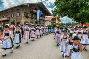 Festzug des 104. Gaufests des Bayerischen Inngautrachtenverbandes in Altenbeuern