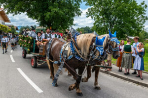 Festzug des 104. Gaufests des Bayerischen Inngautrachtenverbandes in Altenbeuern