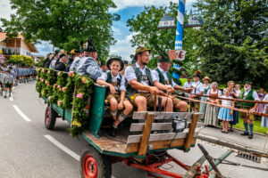 Festzug des 104. Gaufests des Bayerischen Inngautrachtenverbandes in Altenbeuern