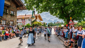 Festzug des 104. Gaufests des Bayerischen Inngautrachtenverbandes in Altenbeuern