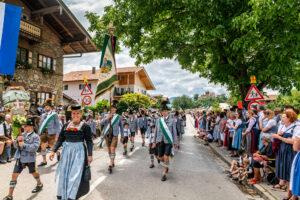 Festzug des 104. Gaufests des Bayerischen Inngautrachtenverbandes in Altenbeuern