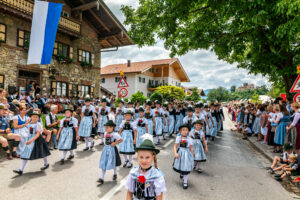 Festzug des 104. Gaufests des Bayerischen Inngautrachtenverbandes in Altenbeuern
