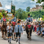 Festzug des 104. Gaufests des Bayerischen Inngautrachtenverbandes in Altenbeuern