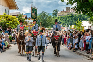 Festzug des 104. Gaufests des Bayerischen Inngautrachtenverbandes in Altenbeuern
