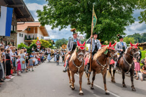 Festzug des 104. Gaufests des Bayerischen Inngautrachtenverbandes in Altenbeuern