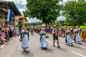 Festzug des 104. Gaufests des Bayerischen Inngautrachtenverbandes in Altenbeuern