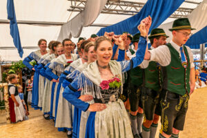 Festzug des 104. Gaufests des Bayerischen Inngautrachtenverbandes in Altenbeuern