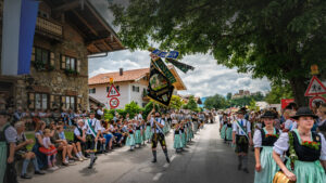 Festzug des 104. Gaufests des Bayerischen Inngautrachtenverbandes in Altenbeuern