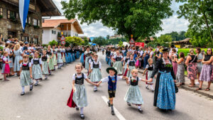 Festzug des 104. Gaufests des Bayerischen Inngautrachtenverbandes in Altenbeuern