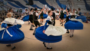 Festzug des 104. Gaufests des Bayerischen Inngautrachtenverbandes in Altenbeuern
