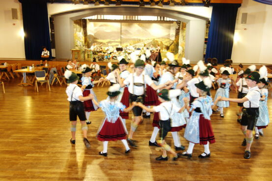Kindergruppe beim Auftanz