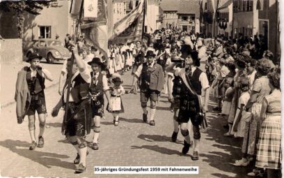 k-13a)35-jähriges 1959 mit Fahnenweihe