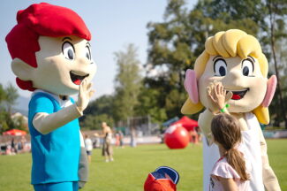 KNAXGeburtstag_Didi und Dodo mit Kind