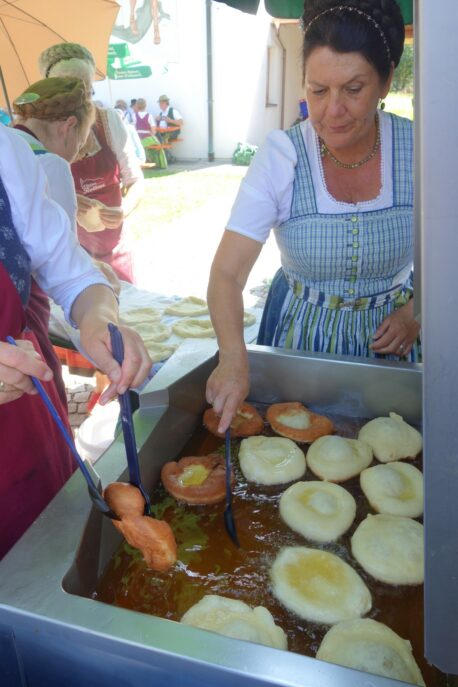Rottauer Mostfest Ausgezogne backen