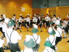 Jugend-Volkstanz in Burghausen (Gemeinschaftsplattler)
