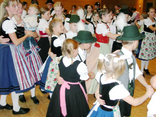 Jugendvolkstanz in Burghausen (zünftiges Tanzen)