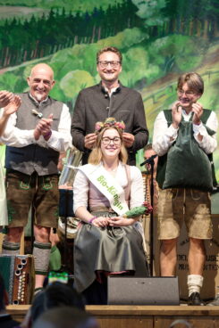 Krönung Bayerische Bio-Königin Foto 1