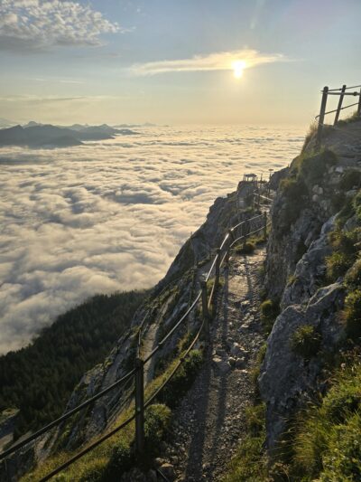 Gipfelweg Wendelstein überm Nebel Foto F Thoma