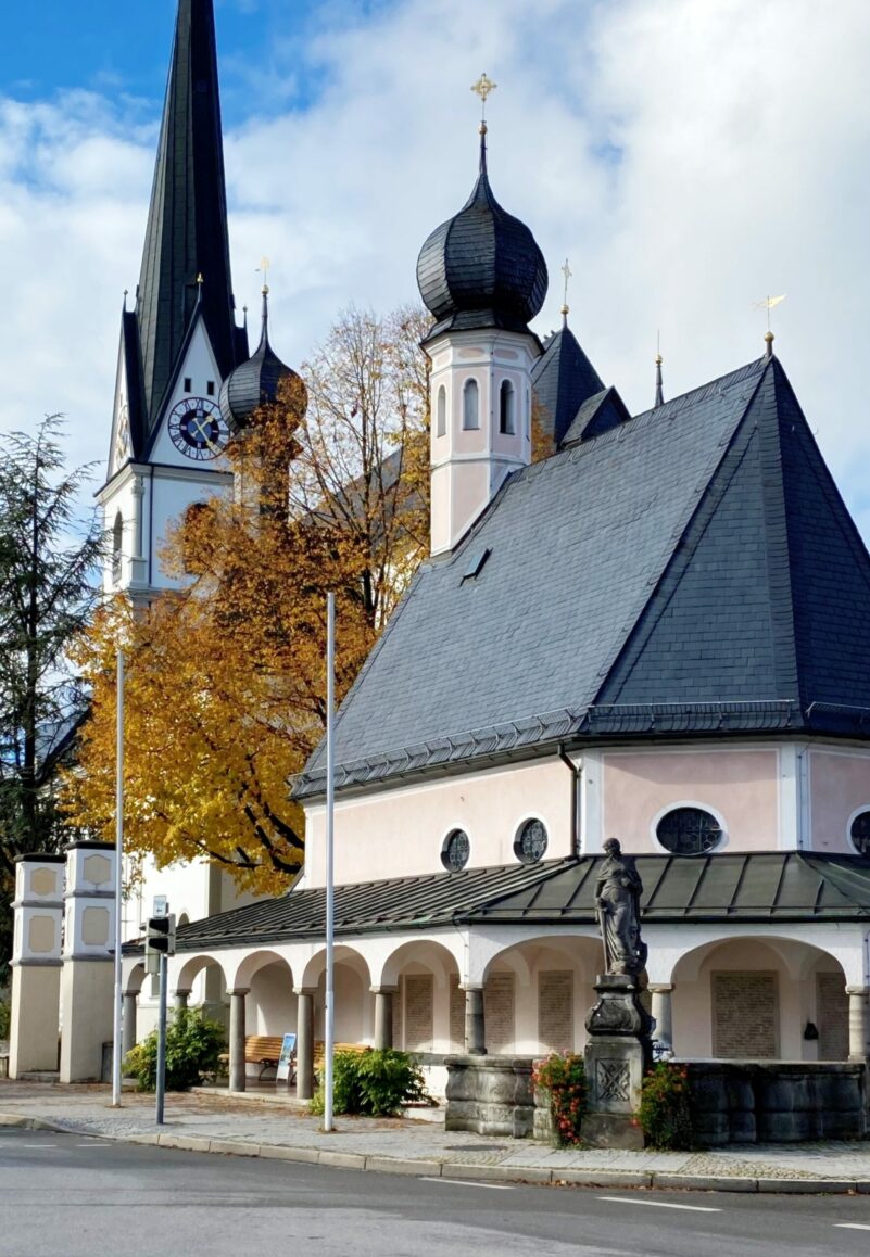 Kirche_Brunnen_c-Markt Prien a. Chiemsee