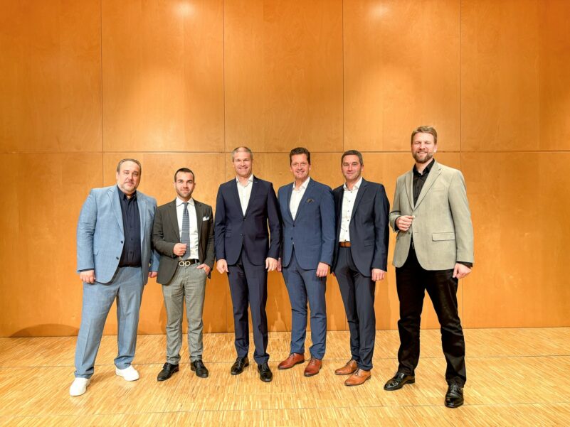 Unternehmerabend_Rosenheim_Gruppenfoto_2024_V2