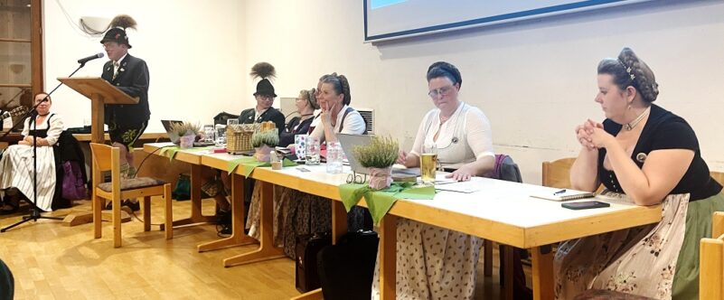 k-1Vorstand Hiendl mit Vorstandschaft