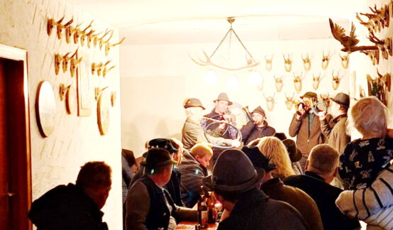 1Beim Wirt - Frasdorfer Jagdhornbläser