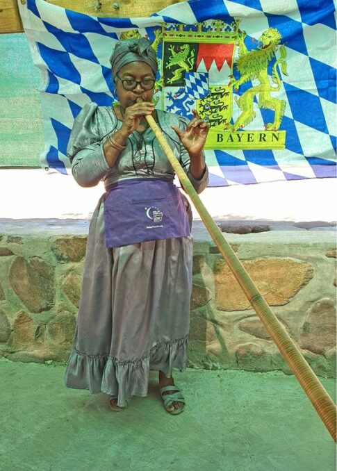 20241027_150618 Yvonne Nowases _m_HelAmb