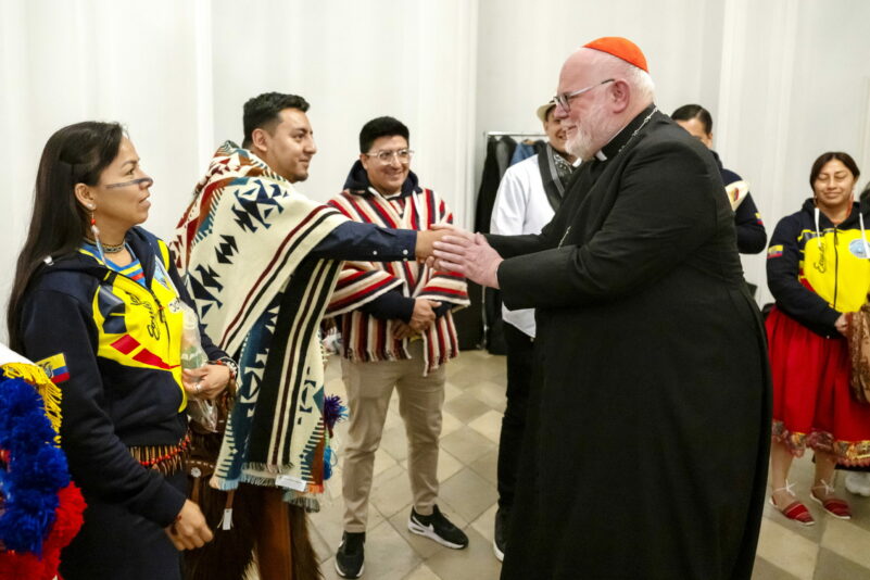 Kardinal Marc empfaengt Delegation aus Ecuador