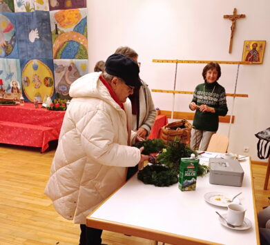 AdventsmarktÜbersKath.Frau.11.24