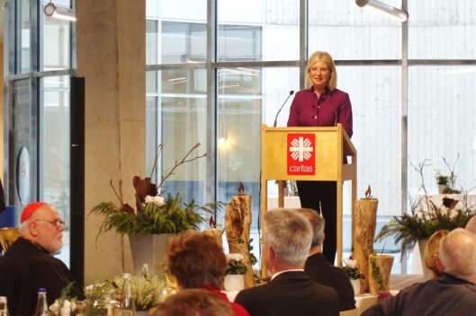 k-1Ministerin Scharf