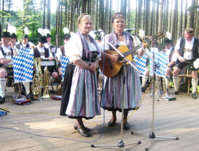 01-Obern-Dirndl 2012 Atzing 2