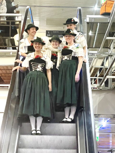 1Schwangauer Dirndl